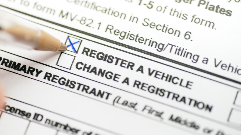 Detail of a checkbox in a form to register a vehicle.