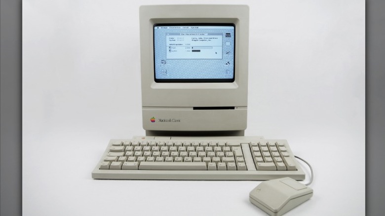 Apple Macintosh Classic with mouse and keyboard showing GUI