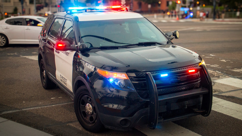 A police car flashing its emergency lights