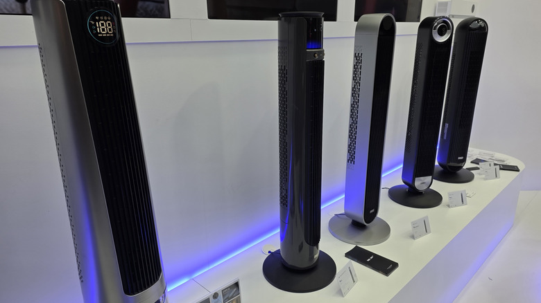 Dreo pillar fans on display