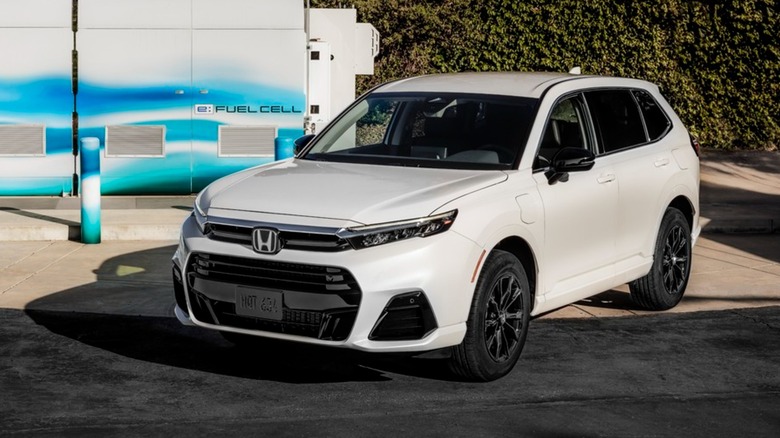 the Honda CR-V e:FCEV parked in front of a hydrogen fueling station