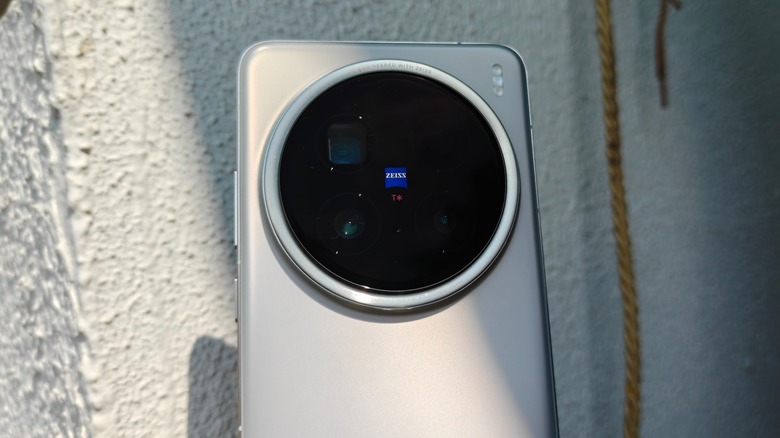 Camera module on Vivo X200 Pro.