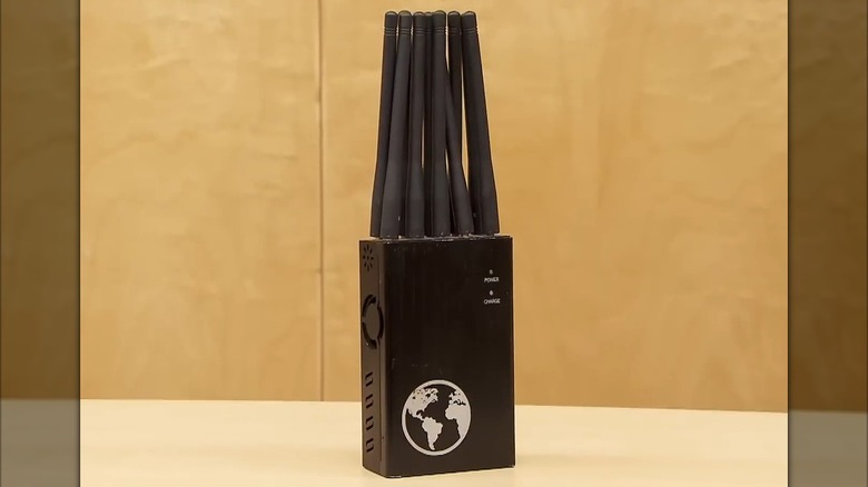 A Wi-Fi jamming device