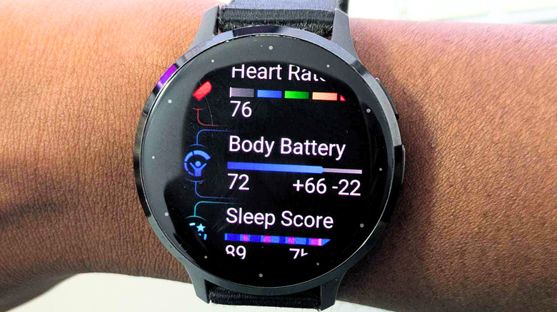 Picture of a Garmin smartwatch on the wrist with the Body Battery feature at the top