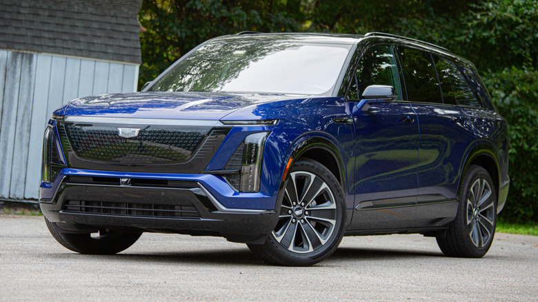 2026 Cadillac Vistiq front 3/4 view