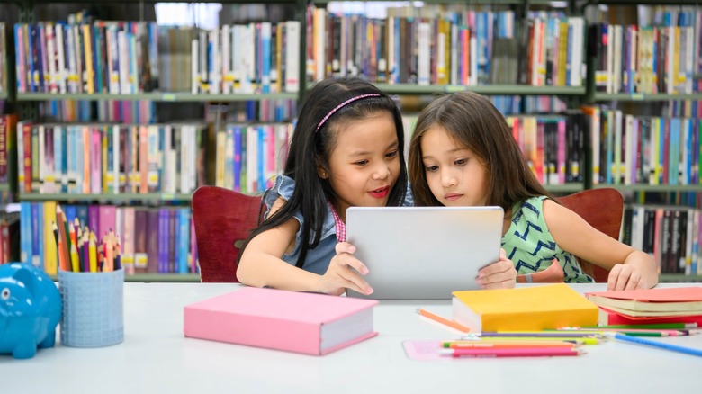 Children reading on a tablet