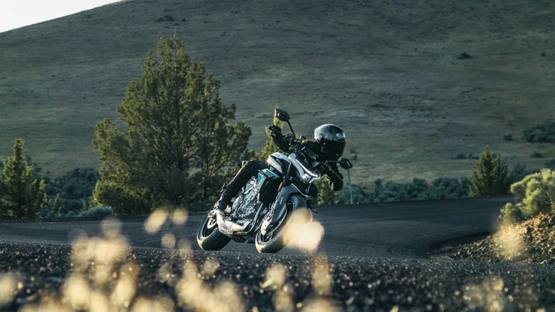 The new for 2026 CFMoto 675NK on the road.