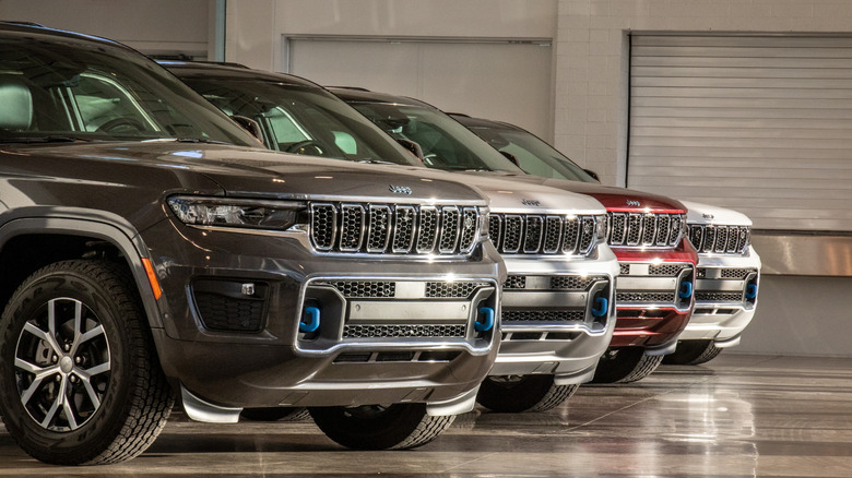 2022 Jeep Grand Cherokee lineup in a Jeep showroom