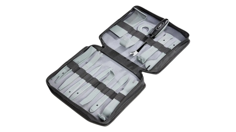 Maddox 12-Piece Trim Panel Scraper Set in a case