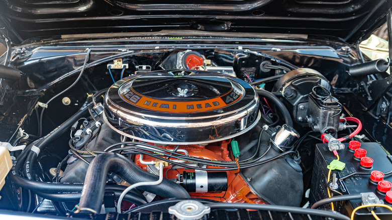 Frontal view of a naturally-aspirated Chrysler 426 HEMI in an engine bay