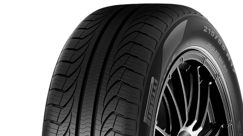 Close up image of the Pirelli P4 Persist AS Plus tire