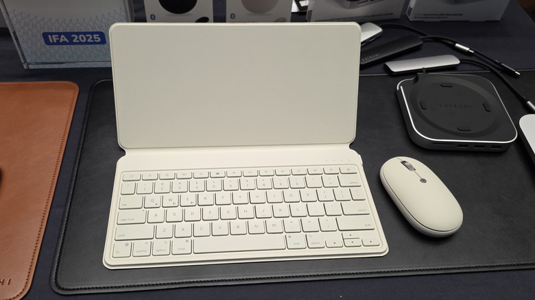 Satechi travel keyboard