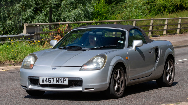 Toyota MR2 Spyder, silver