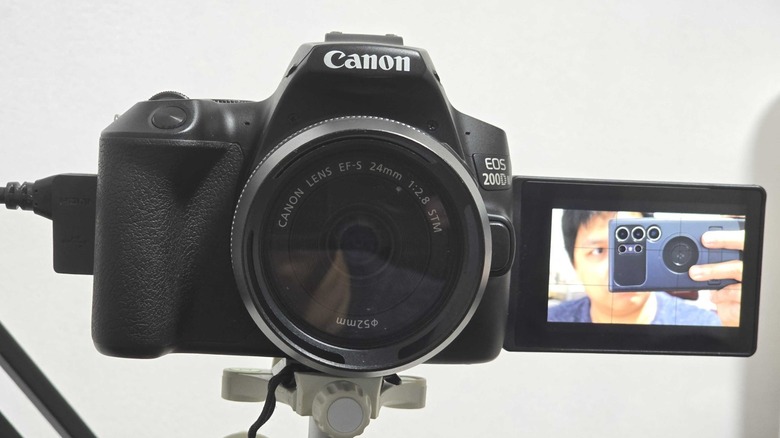 the author using his DSLR as a webcam