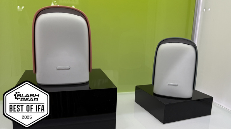 Two Vitesey Shelfy Lites on display