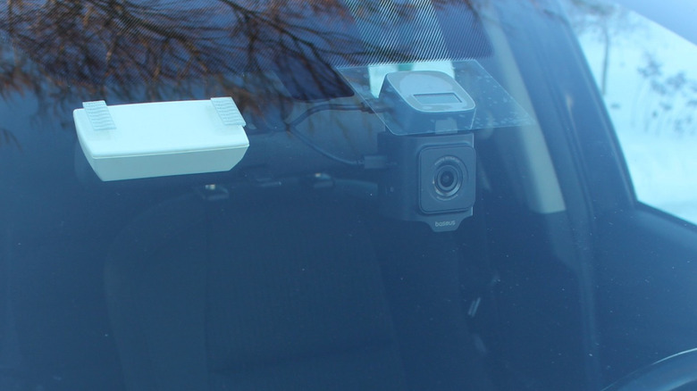 Baseus PrimeTrip VD1 Pro dashcam installed on a windshield
