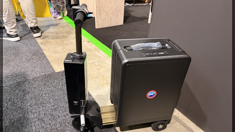 Black Langfang feng fu Technology Electric Suitcase