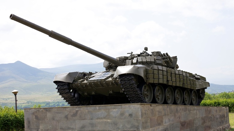 A display of a T-72 tank.