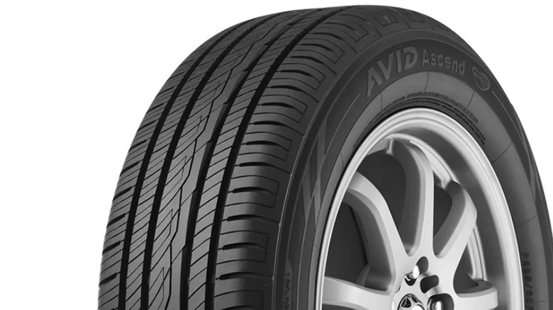 Close up image of the Yokohama AVID Ascend tire